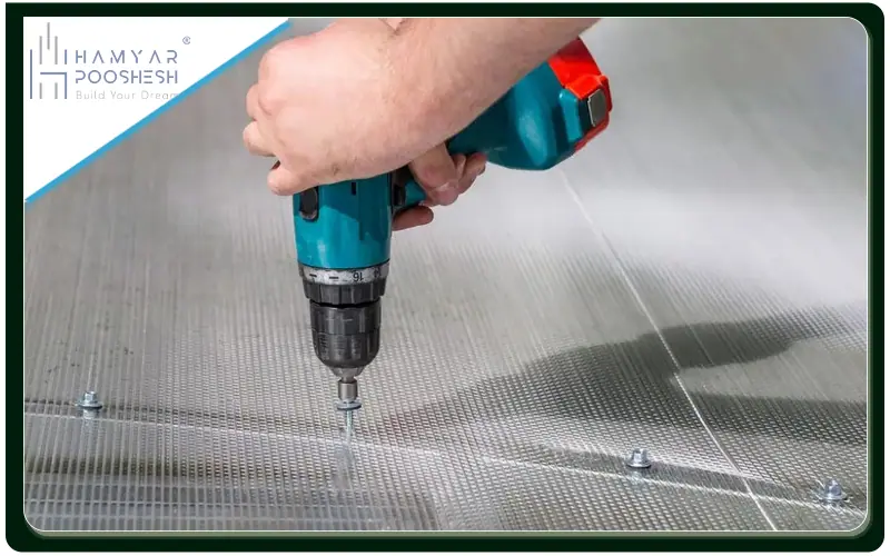 رعایت اصول نگهداری از پلی کربنات هنگام جابه جایی و نصب باعث افزایش عمرمفید آن میشود.